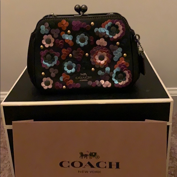 Coach pearl kisslock crossbody sale